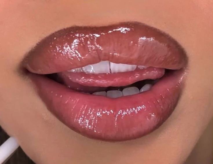 The Ultimate Glossy Baddie Lip Combo (That Looks Good on Everyone)