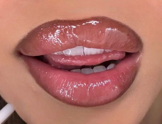 The Ultimate Glossy Baddie Lip Combo (That Looks Good on Everyone)