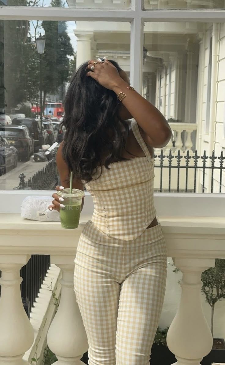 Matcha vs. Coffee: Which One’s Better for Your Glow-Up?